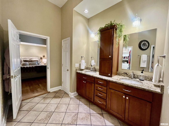 212 3RD Street, Metropolis, Illinois 62960, 4 Bedrooms Bedrooms, 0 ,3 BathroomsBathrooms,Residential,For Sale,3RD,0,RMAEB458137