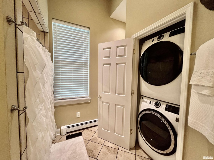 212 3RD Street, Metropolis, Illinois 62960, 4 Bedrooms Bedrooms, 0 ,3 BathroomsBathrooms,Residential,For Sale,3RD,0,RMAEB458137