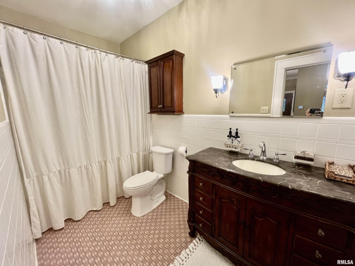 212 3RD Street, Metropolis, Illinois 62960, 4 Bedrooms Bedrooms, 0 ,3 BathroomsBathrooms,Residential,For Sale,3RD,0,RMAEB458137