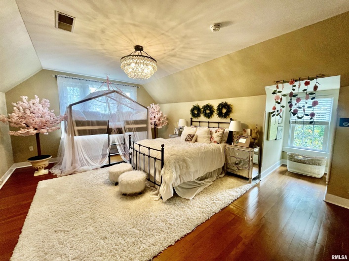 212 3RD Street, Metropolis, Illinois 62960, 4 Bedrooms Bedrooms, 0 ,3 BathroomsBathrooms,Residential,For Sale,3RD,0,RMAEB458137