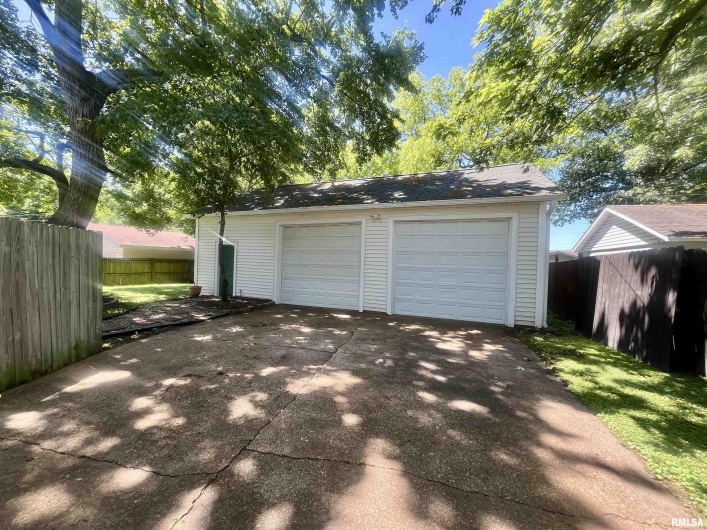 212 3RD Street, Metropolis, Illinois 62960, 4 Bedrooms Bedrooms, 0 ,3 BathroomsBathrooms,Residential,For Sale,3RD,0,RMAEB458137