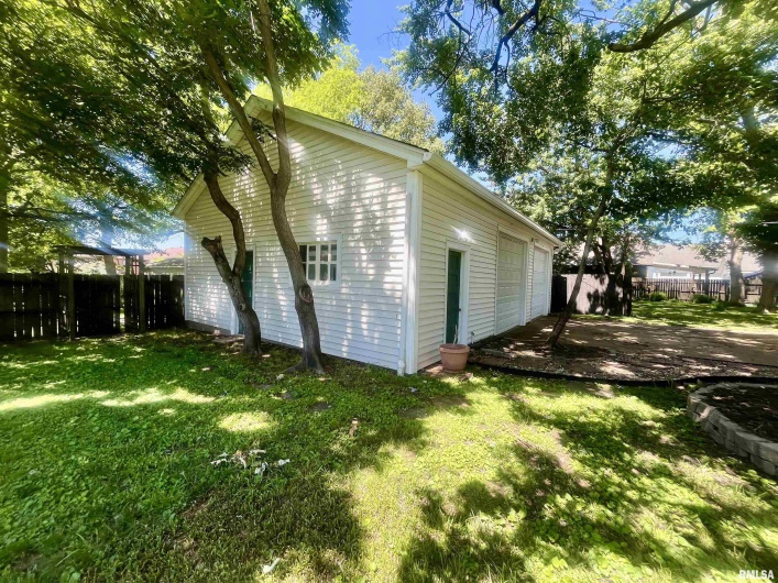 212 3RD Street, Metropolis, Illinois 62960, 4 Bedrooms Bedrooms, 0 ,3 BathroomsBathrooms,Residential,For Sale,3RD,0,RMAEB458137