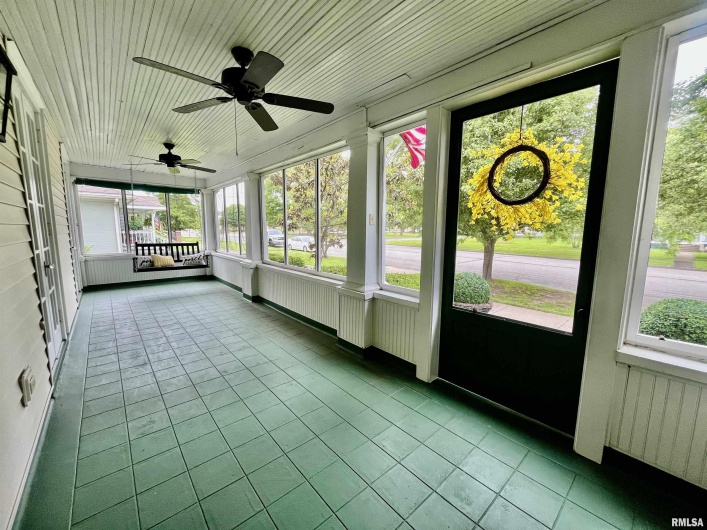 212 3RD Street, Metropolis, Illinois 62960, 4 Bedrooms Bedrooms, 0 ,3 BathroomsBathrooms,Residential,For Sale,3RD,0,RMAEB458137