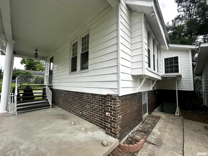 1414 ROOSEVELT Avenue, Eldorado, Illinois 62930, 2 Bedrooms Bedrooms, 0 ,1 BathroomBathrooms,Residential,For Sale,ROOSEVELT,0,RMAQC4263711