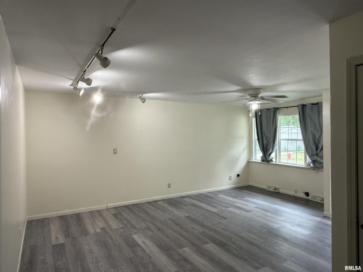 202 Friedline Drive, Carbondale, Illinois 62902-6195, 0 , 0 ,0,Residential Income,For Sale,Friedline,0,RMAEB458166