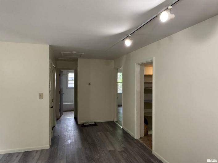 202 Friedline Drive, Carbondale, Illinois 62902-6195, 0 , 0 ,0,Residential Income,For Sale,Friedline,0,RMAEB458166