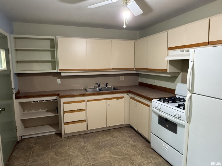 202 Friedline Drive, Carbondale, Illinois 62902-6195, 0 , 0 ,0,Residential Income,For Sale,Friedline,0,RMAEB458166