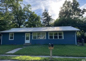 202 Friedline Drive, Carbondale, Illinois 62902-6195, 0 , 0 ,0,Residential Income,For Sale,Friedline,0,RMAEB458166