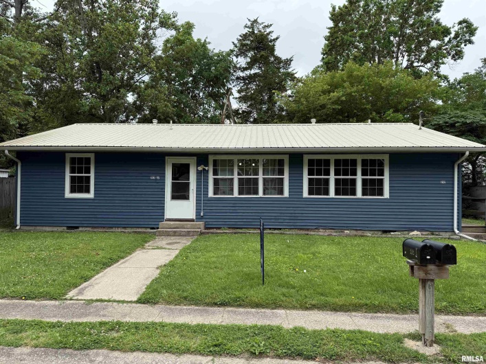 202 Friedline Drive, Carbondale, Illinois 62902-6195, 0 , 0 ,0,Residential Income,For Sale,Friedline,0,RMAEB458166