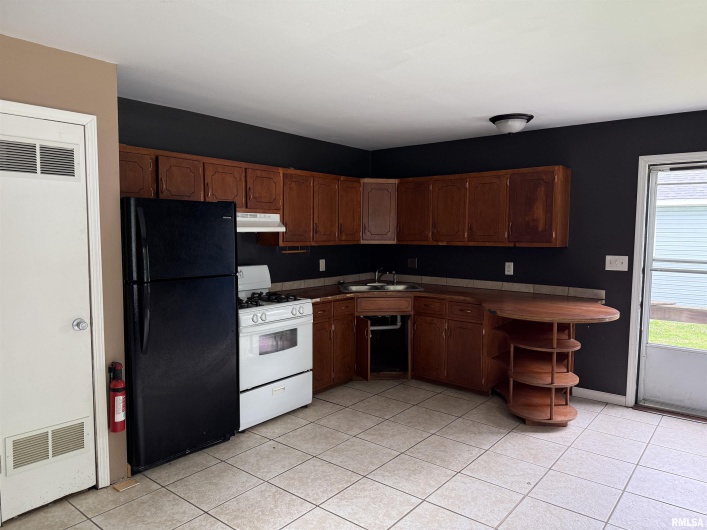 202 Friedline Drive, Carbondale, Illinois 62902-6195, 0 , 0 ,0,Residential Income,For Sale,Friedline,0,RMAEB458166