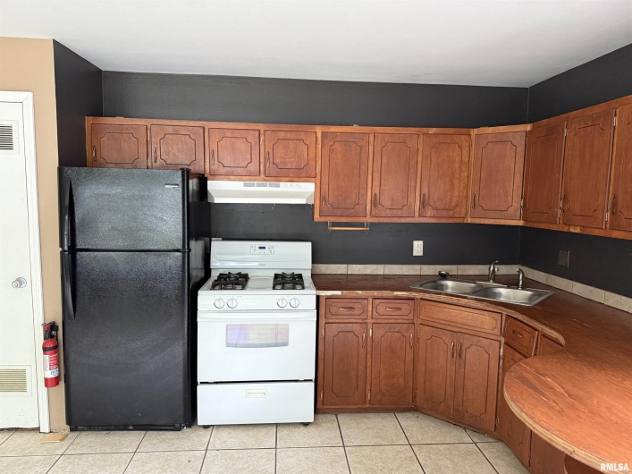 202 Friedline Drive, Carbondale, Illinois 62902-6195, 0 , 0 ,0,Residential Income,For Sale,Friedline,0,RMAEB458166