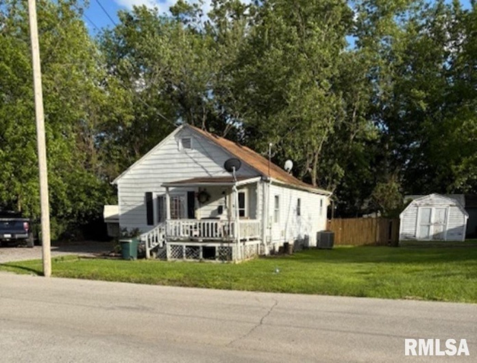 1505 CHESTNUT Street, Marion, Illinois 62959, 3 Bedrooms Bedrooms, 0 ,2 BathroomsBathrooms,Residential,For Sale,CHESTNUT,0,RMAEB458179