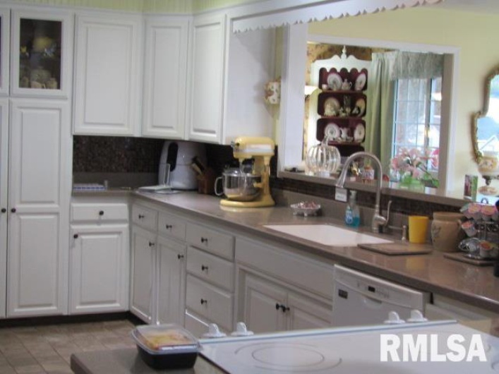 195 MARKET Street, Elizabethtown, Illinois 62931, 3 Bedrooms Bedrooms, 0 ,2 BathroomsBathrooms,Residential,For Sale,MARKET,0,RMAEB455731
