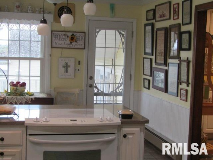 195 MARKET Street, Elizabethtown, Illinois 62931, 3 Bedrooms Bedrooms, 0 ,2 BathroomsBathrooms,Residential,For Sale,MARKET,0,RMAEB455731