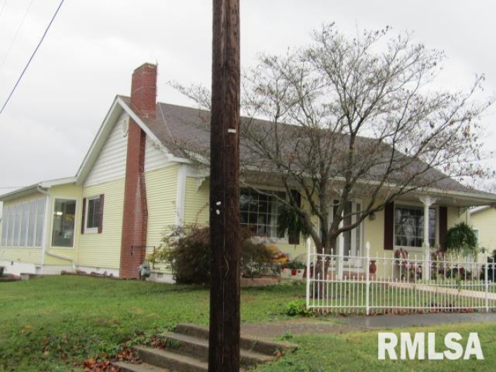 195 MARKET Street, Elizabethtown, Illinois 62931, 3 Bedrooms Bedrooms, 0 ,2 BathroomsBathrooms,Residential,For Sale,MARKET,0,RMAEB455731