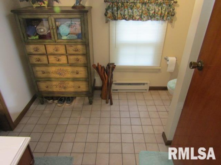 195 MARKET Street, Elizabethtown, Illinois 62931, 3 Bedrooms Bedrooms, 0 ,2 BathroomsBathrooms,Residential,For Sale,MARKET,0,RMAEB455731