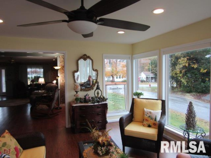 195 MARKET Street, Elizabethtown, Illinois 62931, 3 Bedrooms Bedrooms, 0 ,2 BathroomsBathrooms,Residential,For Sale,MARKET,0,RMAEB455731