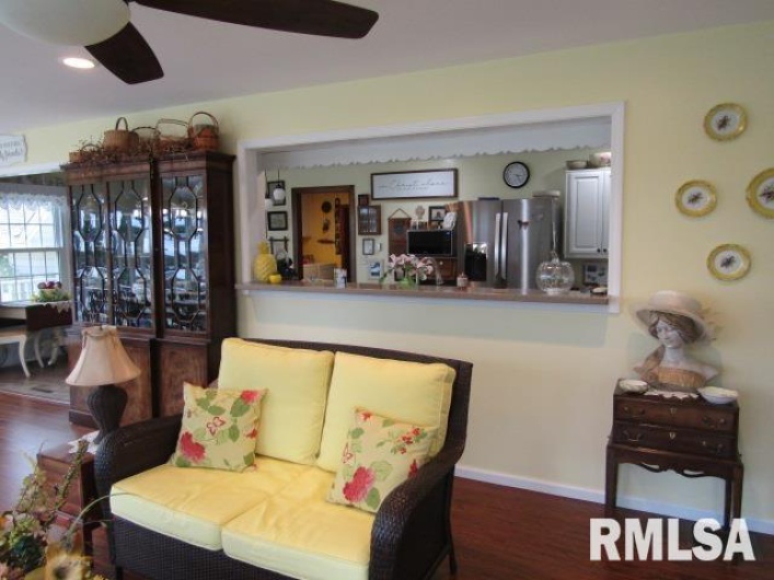 195 MARKET Street, Elizabethtown, Illinois 62931, 3 Bedrooms Bedrooms, 0 ,2 BathroomsBathrooms,Residential,For Sale,MARKET,0,RMAEB455731