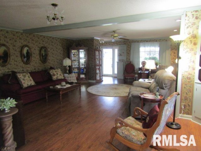 195 MARKET Street, Elizabethtown, Illinois 62931, 3 Bedrooms Bedrooms, 0 ,2 BathroomsBathrooms,Residential,For Sale,MARKET,0,RMAEB455731
