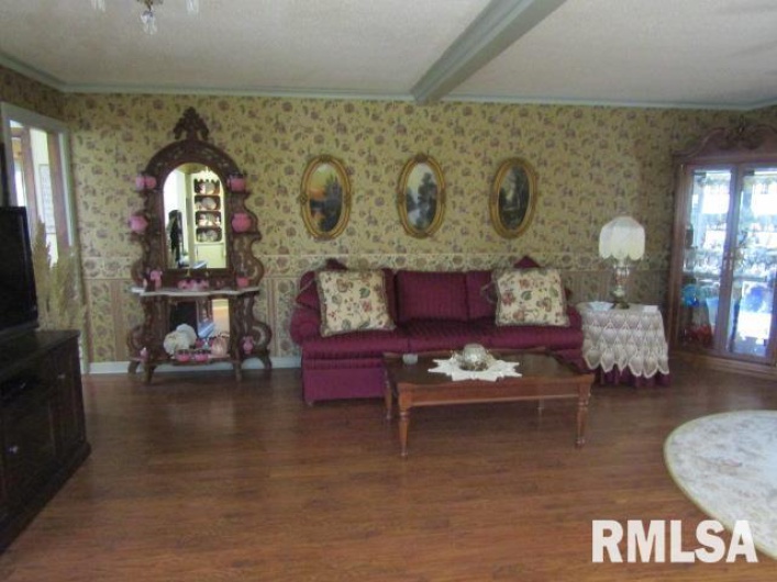 195 MARKET Street, Elizabethtown, Illinois 62931, 3 Bedrooms Bedrooms, 0 ,2 BathroomsBathrooms,Residential,For Sale,MARKET,0,RMAEB455731