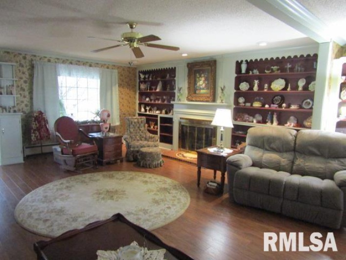 195 MARKET Street, Elizabethtown, Illinois 62931, 3 Bedrooms Bedrooms, 0 ,2 BathroomsBathrooms,Residential,For Sale,MARKET,0,RMAEB455731