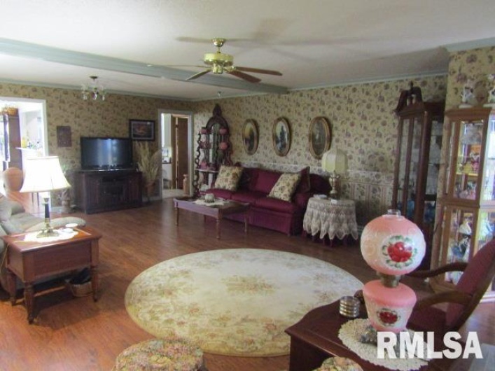 195 MARKET Street, Elizabethtown, Illinois 62931, 3 Bedrooms Bedrooms, 0 ,2 BathroomsBathrooms,Residential,For Sale,MARKET,0,RMAEB455731