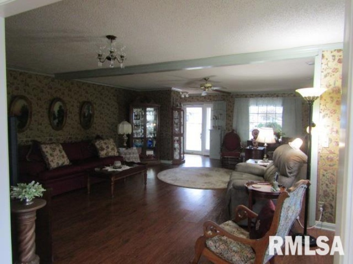 195 MARKET Street, Elizabethtown, Illinois 62931, 3 Bedrooms Bedrooms, 0 ,2 BathroomsBathrooms,Residential,For Sale,MARKET,0,RMAEB455731