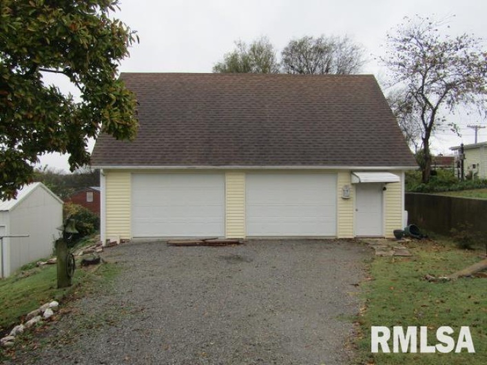 195 MARKET Street, Elizabethtown, Illinois 62931, 3 Bedrooms Bedrooms, 0 ,2 BathroomsBathrooms,Residential,For Sale,MARKET,0,RMAEB455731