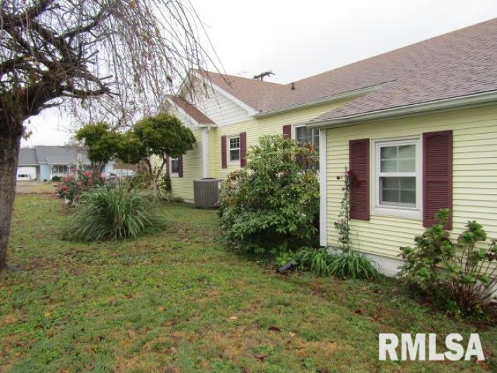 195 MARKET Street, Elizabethtown, Illinois 62931, 3 Bedrooms Bedrooms, 0 ,2 BathroomsBathrooms,Residential,For Sale,MARKET,0,RMAEB455731