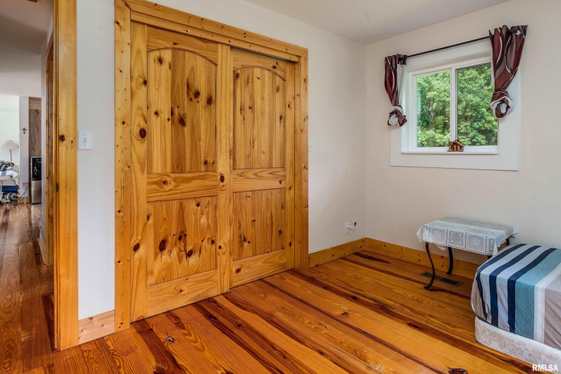 180 PINEHILL Lane, Harrisburg, Illinois 62946, 3 Bedrooms Bedrooms, 0 ,2 BathroomsBathrooms,Residential,For Sale,PINEHILL,0,RMAQC4263807
