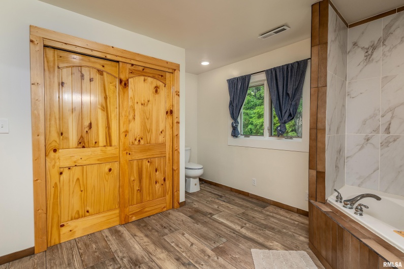 180 PINEHILL Lane, Harrisburg, Illinois 62946, 3 Bedrooms Bedrooms, 0 ,2 BathroomsBathrooms,Residential,For Sale,PINEHILL,0,RMAQC4263807