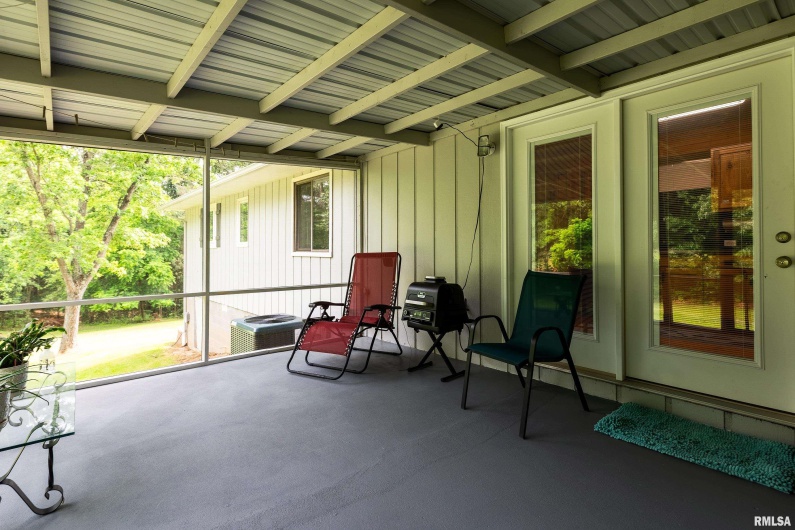 180 PINEHILL Lane, Harrisburg, Illinois 62946, 3 Bedrooms Bedrooms, 0 ,2 BathroomsBathrooms,Residential,For Sale,PINEHILL,0,RMAQC4263807