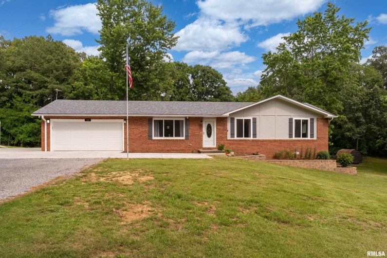 180 PINEHILL Lane, Harrisburg, Illinois 62946, 3 Bedrooms Bedrooms, 0 ,2 BathroomsBathrooms,Residential,For Sale,PINEHILL,0,RMAQC4263807