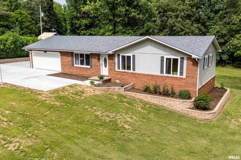 180 PINEHILL Lane, Harrisburg, Illinois 62946, 3 Bedrooms Bedrooms, 0 ,2 BathroomsBathrooms,Residential,For Sale,PINEHILL,0,RMAQC4263807