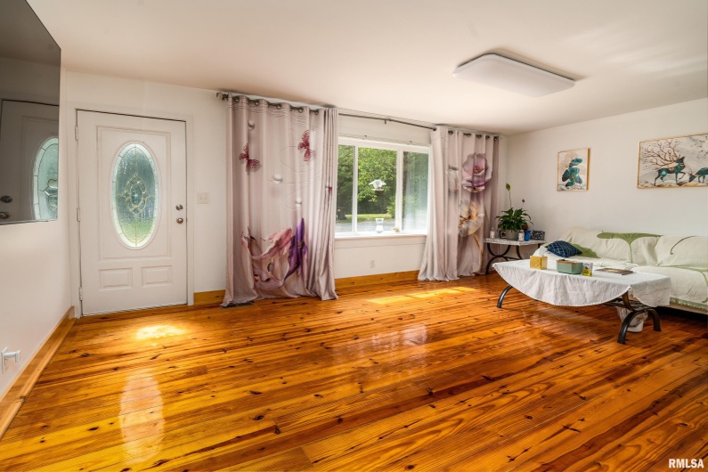 180 PINEHILL Lane, Harrisburg, Illinois 62946, 3 Bedrooms Bedrooms, 0 ,2 BathroomsBathrooms,Residential,For Sale,PINEHILL,0,RMAQC4263807