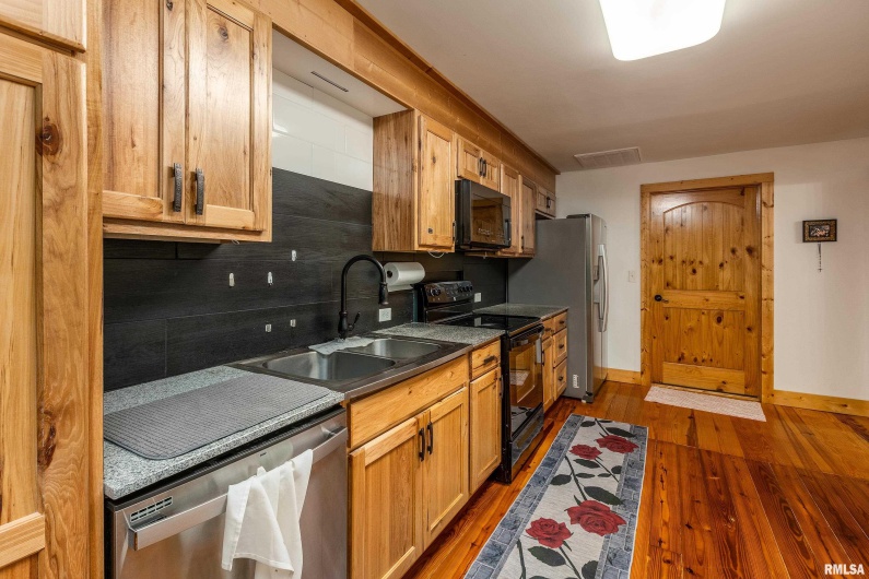 180 PINEHILL Lane, Harrisburg, Illinois 62946, 3 Bedrooms Bedrooms, 0 ,2 BathroomsBathrooms,Residential,For Sale,PINEHILL,0,RMAQC4263807
