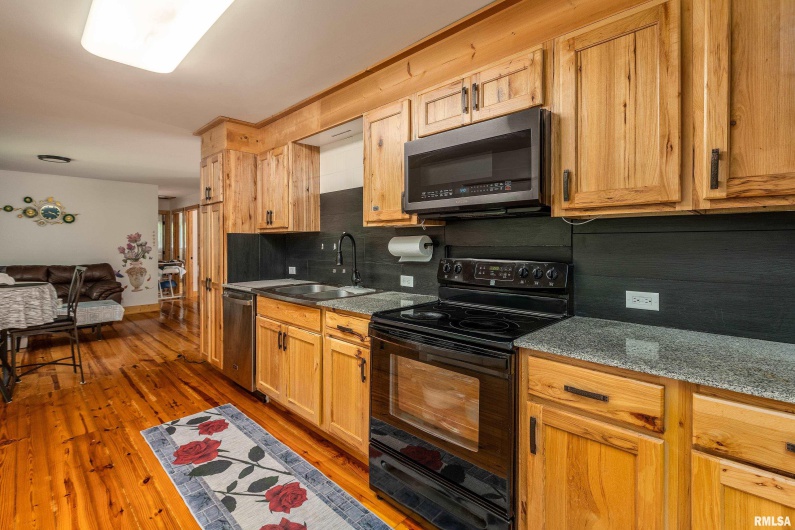 180 PINEHILL Lane, Harrisburg, Illinois 62946, 3 Bedrooms Bedrooms, 0 ,2 BathroomsBathrooms,Residential,For Sale,PINEHILL,0,RMAQC4263807
