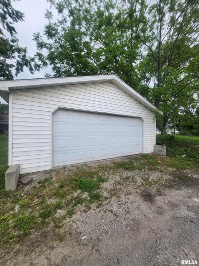 528 15TH Street, Murphysboro, Illinois 62966, 3 Bedrooms Bedrooms, 0 ,1 BathroomBathrooms,Residential,For Sale,15TH,0,RMAEB458192