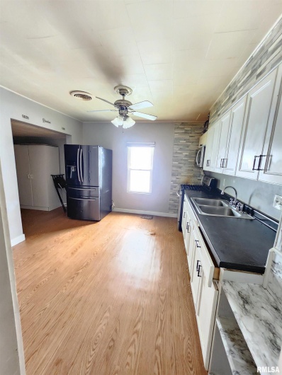 528 15TH Street, Murphysboro, Illinois 62966, 3 Bedrooms Bedrooms, 0 ,1 BathroomBathrooms,Residential,For Sale,15TH,0,RMAEB458192