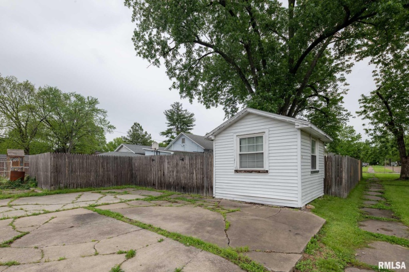 301 11TH Street, Herrin, Illinois 62948, 3 Bedrooms Bedrooms, 0 ,2 BathroomsBathrooms,Residential,For Sale,11TH,0,RMAQC4262970