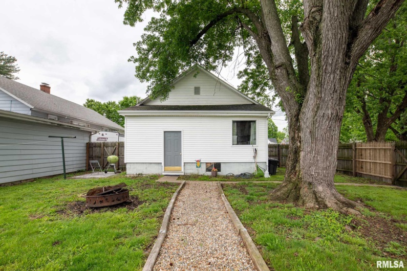 301 11TH Street, Herrin, Illinois 62948, 3 Bedrooms Bedrooms, 0 ,2 BathroomsBathrooms,Residential,For Sale,11TH,0,RMAQC4262970