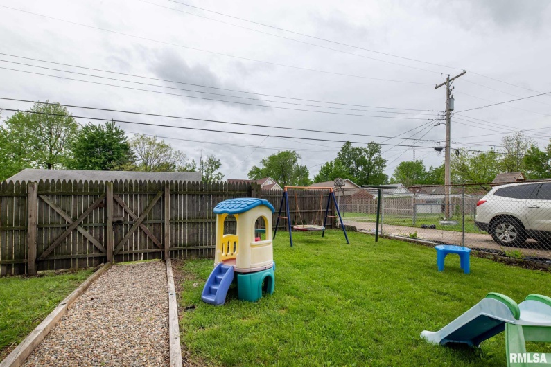 301 11TH Street, Herrin, Illinois 62948, 3 Bedrooms Bedrooms, 0 ,2 BathroomsBathrooms,Residential,For Sale,11TH,0,RMAQC4262970