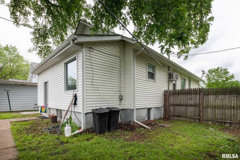 301 11TH Street, Herrin, Illinois 62948, 3 Bedrooms Bedrooms, 0 ,2 BathroomsBathrooms,Residential,For Sale,11TH,0,RMAQC4262970
