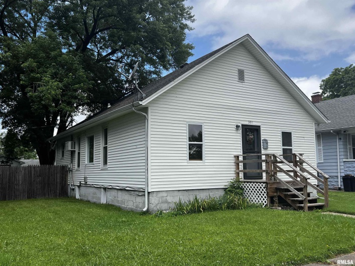 301 11TH Street, Herrin, Illinois 62948, 3 Bedrooms Bedrooms, 0 ,2 BathroomsBathrooms,Residential,For Sale,11TH,0,RMAQC4262970
