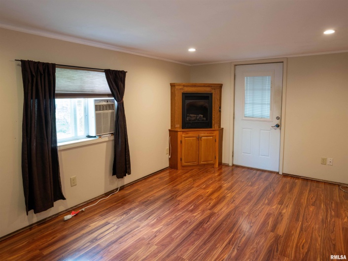 1 WILLOW Lane, DeSoto, Illinois 62924, 3 Bedrooms Bedrooms, 0 ,2 BathroomsBathrooms,Residential,For Sale,WILLOW,0,RMAEB458198