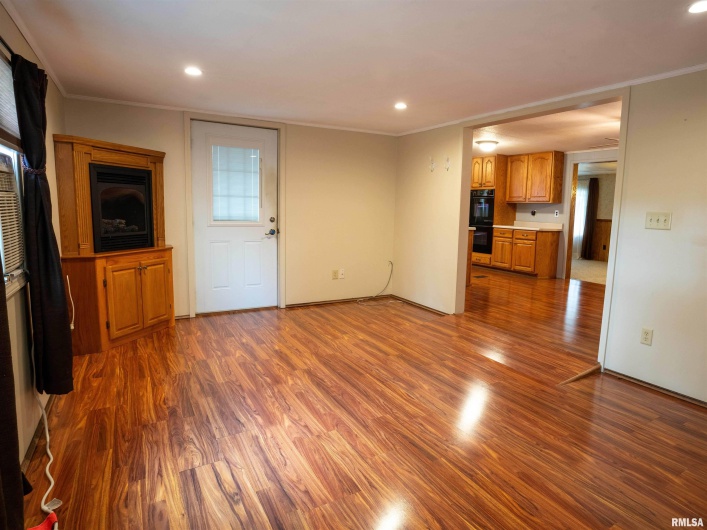 1 WILLOW Lane, DeSoto, Illinois 62924, 3 Bedrooms Bedrooms, 0 ,2 BathroomsBathrooms,Residential,For Sale,WILLOW,0,RMAEB458198