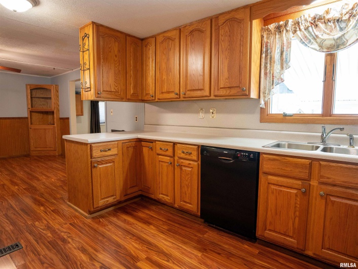 1 WILLOW Lane, DeSoto, Illinois 62924, 3 Bedrooms Bedrooms, 0 ,2 BathroomsBathrooms,Residential,For Sale,WILLOW,0,RMAEB458198