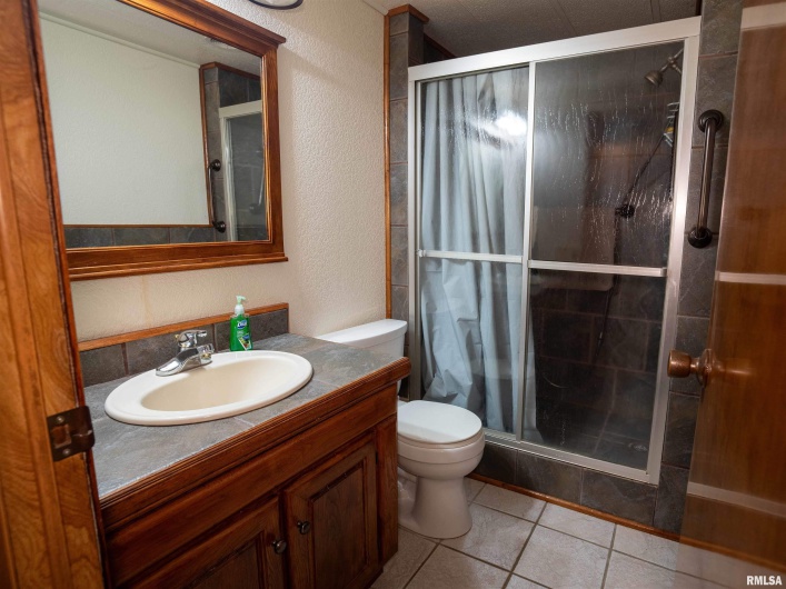 1 WILLOW Lane, DeSoto, Illinois 62924, 3 Bedrooms Bedrooms, 0 ,2 BathroomsBathrooms,Residential,For Sale,WILLOW,0,RMAEB458198