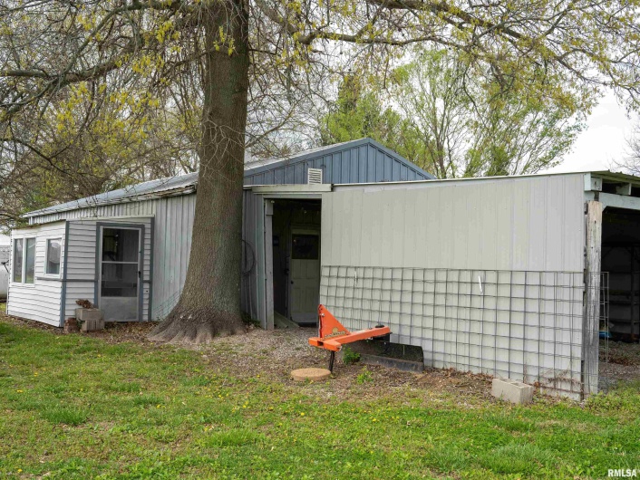 1 WILLOW Lane, DeSoto, Illinois 62924, 3 Bedrooms Bedrooms, 0 ,2 BathroomsBathrooms,Residential,For Sale,WILLOW,0,RMAEB458198