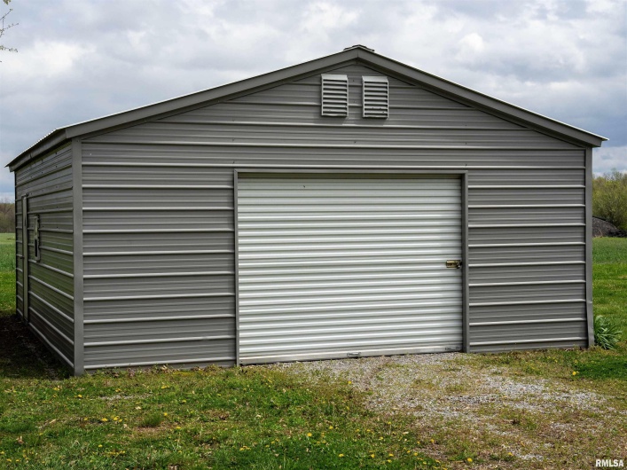 1 WILLOW Lane, DeSoto, Illinois 62924, 3 Bedrooms Bedrooms, 0 ,2 BathroomsBathrooms,Residential,For Sale,WILLOW,0,RMAEB458198